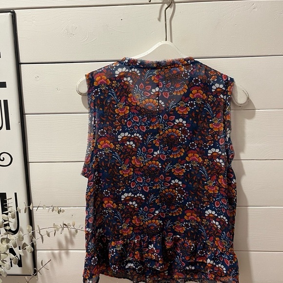 CABI Floral print sleeveless blouse size  M - Picture 2 of 8